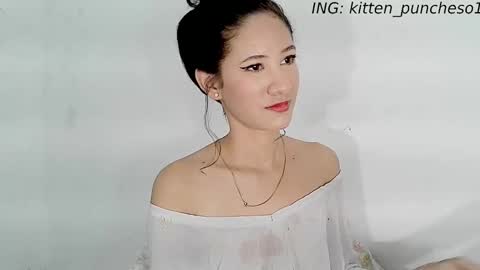 Snapshot of kitten_punches01 chatting on 09/14/25, 02:33 kitten_punches01 online show from 09/14/25, 02:33