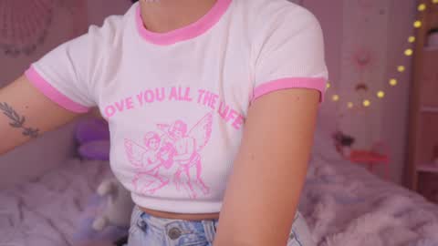 Snapshot of kittenmoon_ chatting on 02/26/25, 12:27 online show from 02/26/25, 12:27