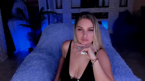 Snapshot of kittiliza chatting on 01/10/25, 10:15 kittiliza online show from 01/10/25, 10:15