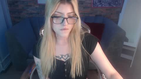 kitty_fox_b online show from 01/28/25, 03:35