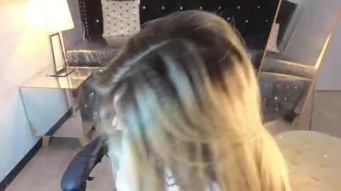 kitty_fox_b online show from 09/13/25, 12:38