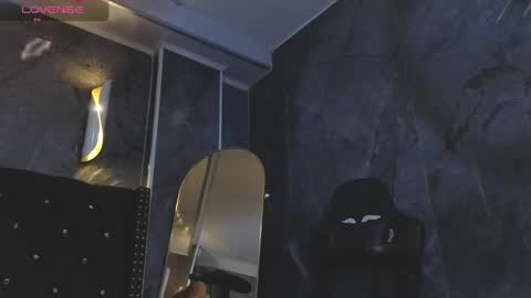 kitty_fox_b online show from 10/24/25, 01:29