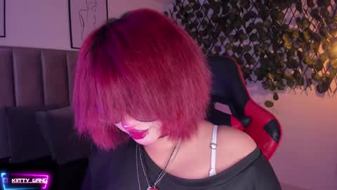 Snapshot of kitty_gang chatting on 09/18/25, 02:13 Camila online show from 09/18/25, 02:13