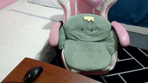 Kate online show from 01/28/25, 01:50