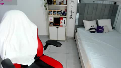 kitty_scoot online show from 10/01/25, 01:33