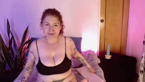 Snapshot of kittycatw chatting on 09/26/25, 06:45 LAURA help me reach 100likes online show from 09/26/25, 06:45
