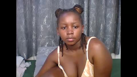 Snapshot of kittygleam chatting on 09/18/25, 01:57 kittygleam online show from 09/18/25, 01:57