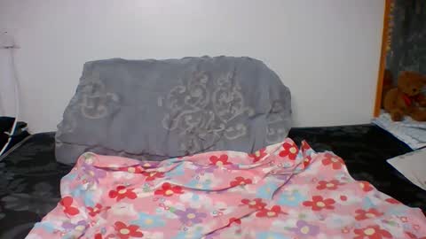 Snapshot of kittygleam chatting on 10/05/25, 07:01 kittygleam online show from 10/05/25, 07:01