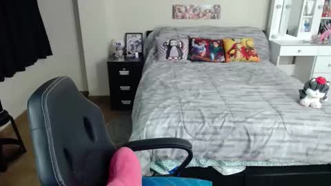 Snapshot of kittykat18x chatting on 10/09/25, 11:14 Isabel online show from 10/09/25, 11:14