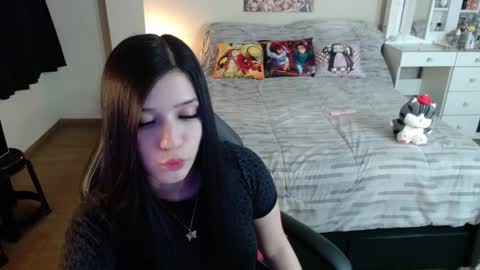 Snapshot of kittykat18x chatting on 10/28/25, 01:20 Isabel online show from 10/28/25, 01:20