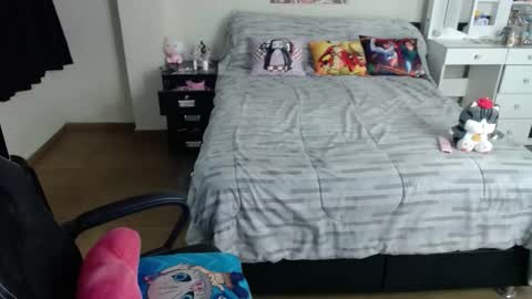 Snapshot of kittykat18x chatting on 10/29/25, 02:58 Isabel online show from 10/29/25, 02:58