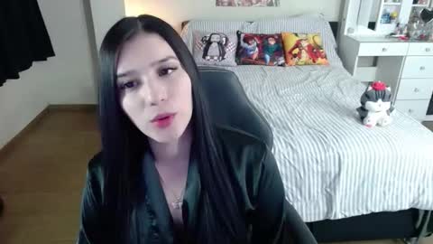 Snapshot of kittykat18x chatting on 11/05/25, 03:06 Isabel online show from 11/05/25, 03:06