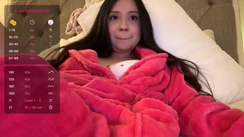 Snapshot of kittymia8 chatting on 10/23/25, 05:29 mia online show from 10/23/25, 05:29