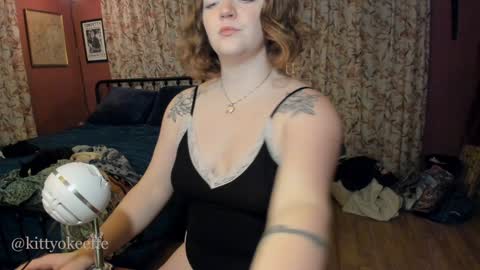 Snapshot of kittyokeeffe chatting on 01/02/25, 02:33 Miss Kitty OKeeffe online show from 01/02/25, 02:33