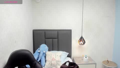 Snapshot of kittytimberlake chatting on 01/11/25, 12:18 K I T T Y online show from 01/11/25, 12:18