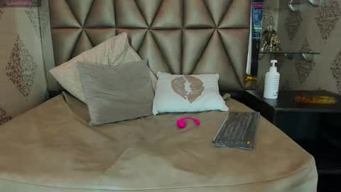 Snapshot of kittyvelvet_ chatting on 03/11/25, 03:02 kittyvelvet_ online show from 03/11/25, 03:02