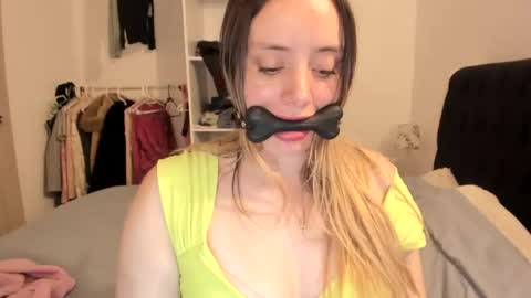 kittywantslove23 online show from 10/15/25, 10:43