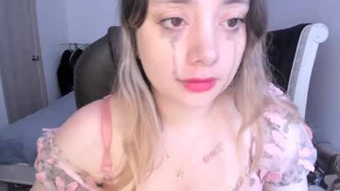 kittywantslove23 online show from 10/19/25, 08:42