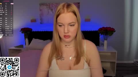 Snapshot of kittyy_cuttie chatting on 09/26/25, 07:56 kittyy online show from 09/26/25, 07:56