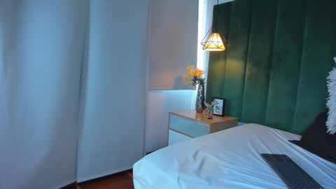 K I T T Y Y  online show from 10/17/25, 08:33