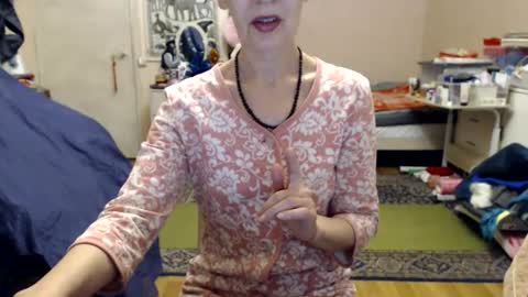 Snapshot of kiuminberry chatting on 12/27/24, 12:45 KiuminBerry online show from 12/27/24, 12:45