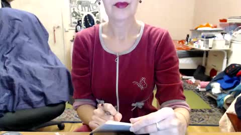 Snapshot of kiuminberry chatting on 01/04/25, 02:35 KiuminBerry online show from 01/04/25, 02:35