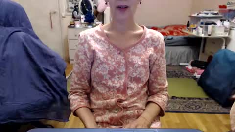 Snapshot of kiuminberry chatting on 01/13/25, 01:17 KiuminBerry online show from 01/13/25, 01:17