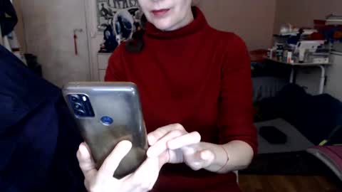 Snapshot of kiuminberry chatting on 02/19/25, 10:56 KiuminBerry online show from 02/19/25, 10:56