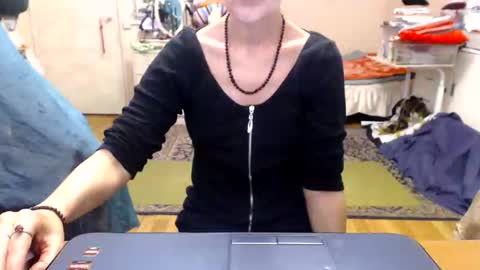 Snapshot of kiuminberry chatting on 09/10/25, 12:05 KiuminBerry online show from 09/10/25, 12:05