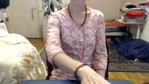 Snapshot of kiuminberry chatting on 10/16/25, 09:21 KiuminBerry online show from 10/16/25, 09:21