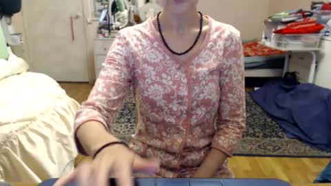 Snapshot of kiuminberry chatting on 10/20/25, 10:38 KiuminBerry online show from 10/20/25, 10:38