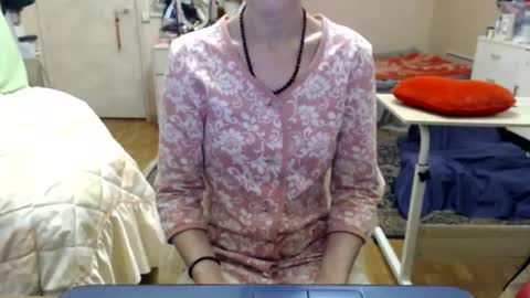 Snapshot of kiuminberry chatting on 11/03/25, 07:42 KiuminBerry online show from 11/03/25, 07:42