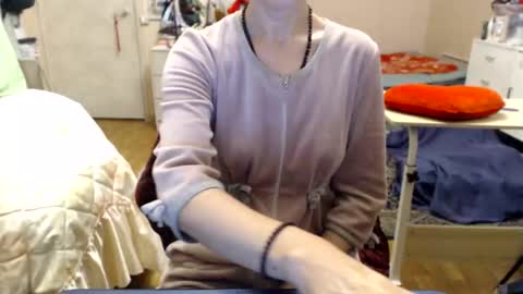 Snapshot of kiuminberry chatting on 11/04/25, 03:22 KiuminBerry online show from 11/04/25, 03:22