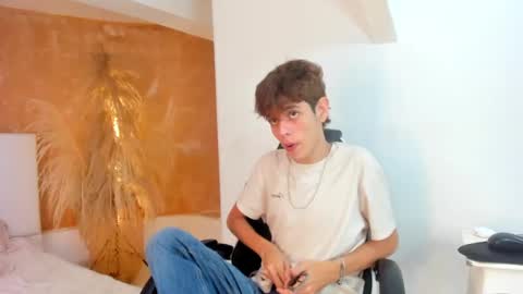 Snapshot of klaus_sunrise_xx chatting on 01/26/25, 11:29 KLAUS online show from 01/26/25, 11:29