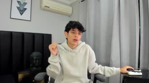Snapshot of klaus_sunrise_xx chatting on 02/27/25, 07:44 KLAUS online show from 02/27/25, 07:44