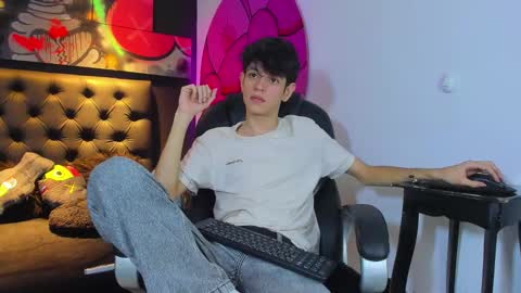 Snapshot of klaus_sunrise_xx chatting on 10/20/25, 06:58 KLAUS online show from 10/20/25, 06:58