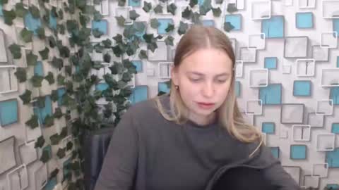 klerkarina online show from 09/21/25, 04:47