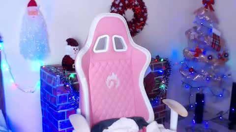 Snapshot of kloe_28 chatting on 12/23/24, 03:50 Kloe online show from 12/23/24, 03:50