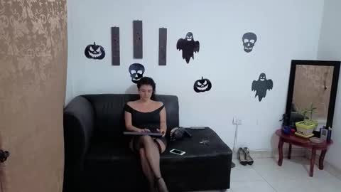 Snapshot of kloewolf chatting on 10/23/25, 10:25 Kloe online show from 10/23/25, 10:25