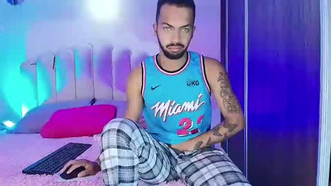 Snapshot of kmichelle1 chatting on 11/16/25, 03:45 kmichelle1 online show from 11/16/25, 03:45