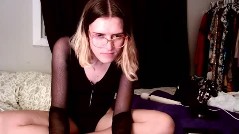 Snapshot of knottybadgirl chatting on 10/18/25, 04:37 knottybadgirl online show from 10/18/25, 04:37
