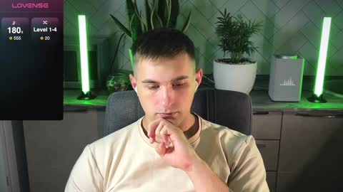 Snapshot of kochka25 chatting on 12/30/24, 01:47 Sweet boy online show from 12/30/24, 01:47