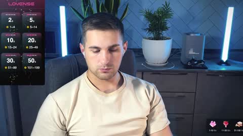 Snapshot of kochka25 chatting on 01/04/25, 04:22 Sweet boy online show from 01/04/25, 04:22