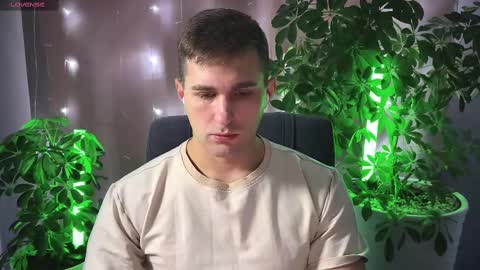 Snapshot of kochka25 chatting on 02/22/25, 10:18 Sweet boy online show from 02/22/25, 10:18