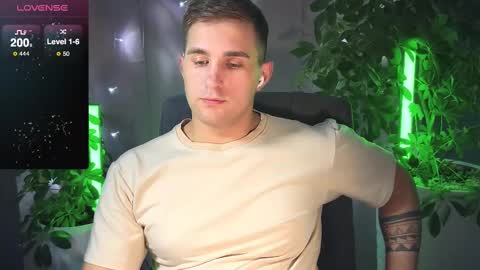 Snapshot of kochka25 chatting on 03/06/25, 09:42 Sweet boy online show from 03/06/25, 09:42