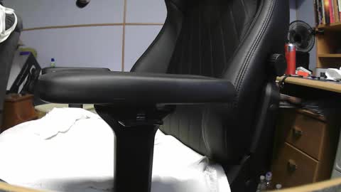 Snapshot of kodiak1974 chatting on 10/23/25, 10:30 Kodiak1974 online show from 10/23/25, 10:30