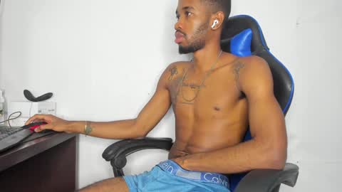 Snapshot of kofi_exotic_ chatting on 12/19/24, 07:40 kofi online show from 12/19/24, 07:40