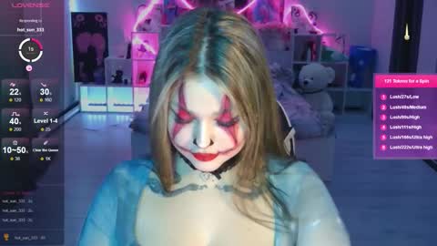 Snapshot of kokokolla chatting on 10/31/25, 09:27 Mia online show from 10/31/25, 09:27