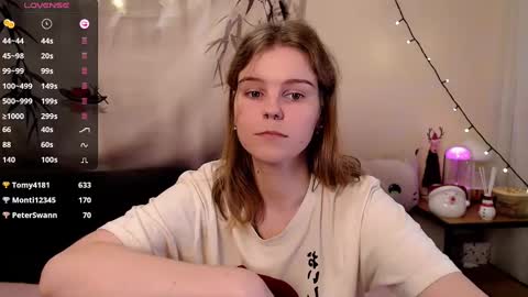 Snapshot of komorebbi chatting on 12/28/24, 01:18 Marta online show from 12/28/24, 01:18