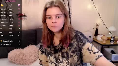 Snapshot of komorebbi chatting on 01/12/25, 01:21 Marta online show from 01/12/25, 01:21